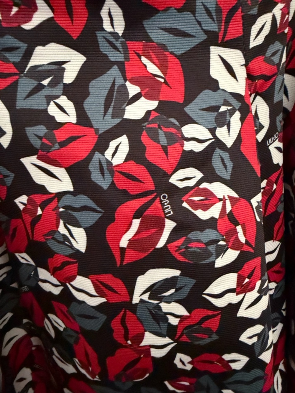 Rare Liu Jo Strapless Floral Fit-and-Flare Dress in Red, Black and White lips 👄 - Picture 4 of 7